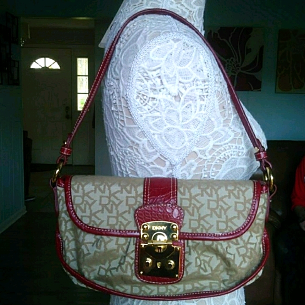 NWOT DKNY small monogram purse